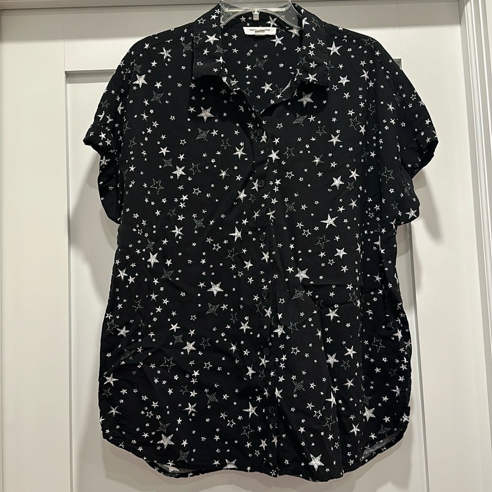 beachlunchlounge Black Star Pattern Short Sleeve Button Down